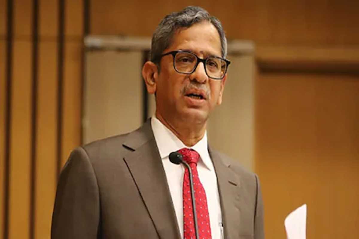 दुर्भाग्य से देश में विपक्ष के लिए जगह कम हो रही है : सीजेआई